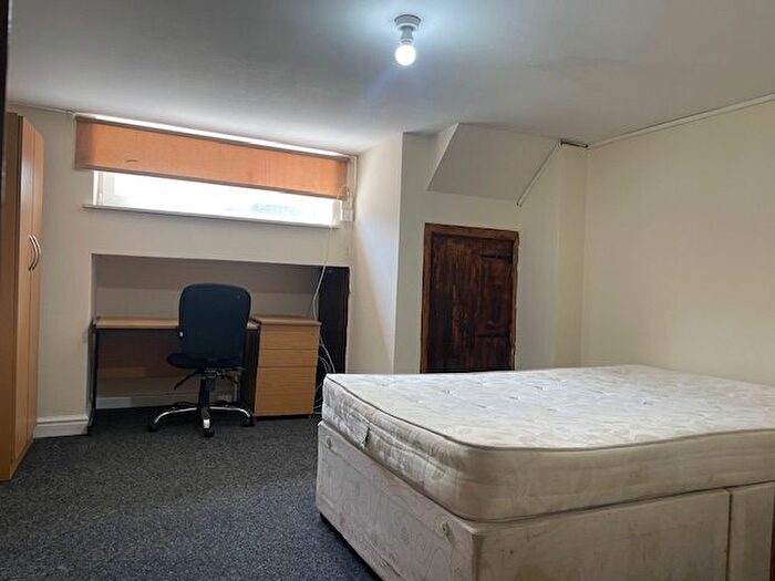 2 Bedroom Flat To Rent In Egerton Road, Manchester, M14