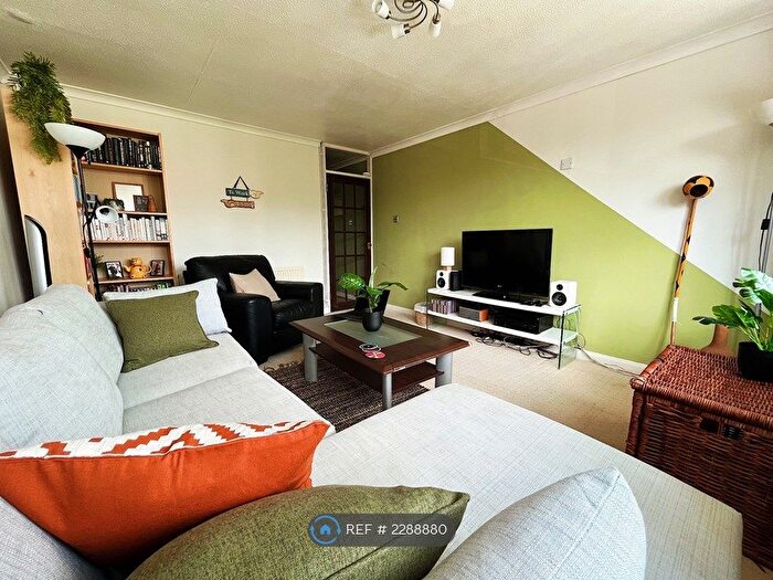 2 Bedroom Maisonette To Rent In Slade Court, London, NW2