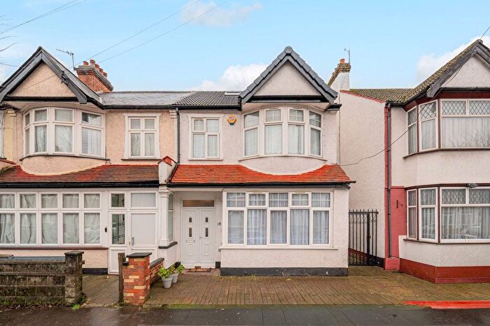 5 Bedroom Terraced House To Rent In Oaklands Avenue, Thornton Heath, CR7