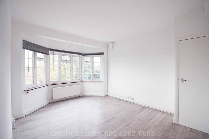 3 Bedroom Flat To Rent In Hendon Central, London, NW4