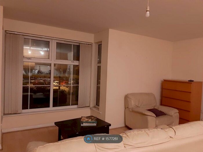 2 Bedroom Flat To Rent In Chancellor Court, Liverpool, L8