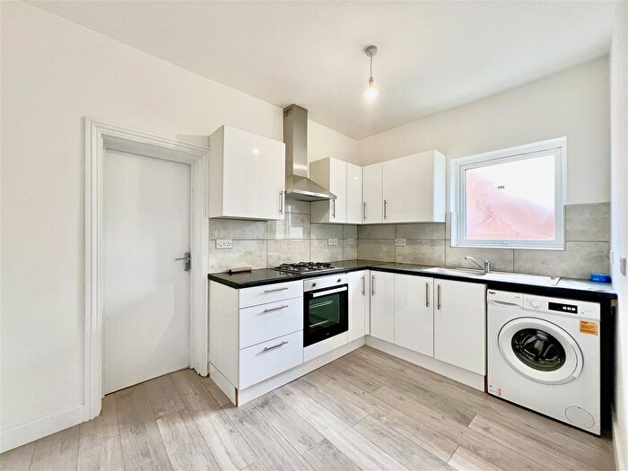2 Bedroom Flat To Rent In The Clumps, Ashford, TW15