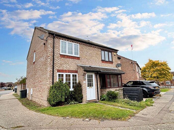 Semi-Detached House For Sale In Meadowland Drive, Bradwell, NR31