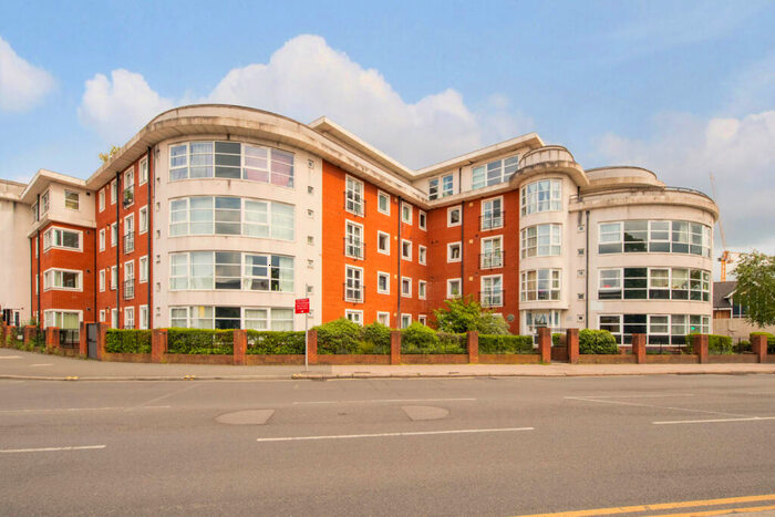 2 Bedroom Flat To Rent In London Road, Kingston Upon Thames, KT2