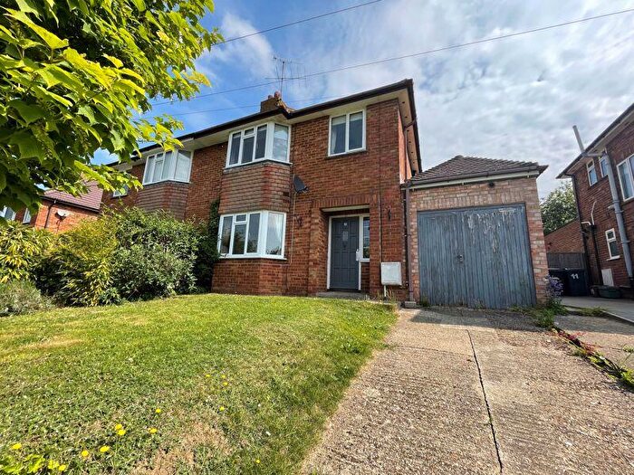 4 Bedroom Semi-Detached House To Rent In Cherwell Road, Bourne End, SL8
