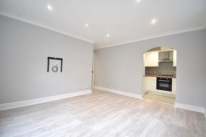 1 Bedroom Flat To Rent In Rosefield Court, Lockswood Close, Barnet, Hertfordshire, EN4