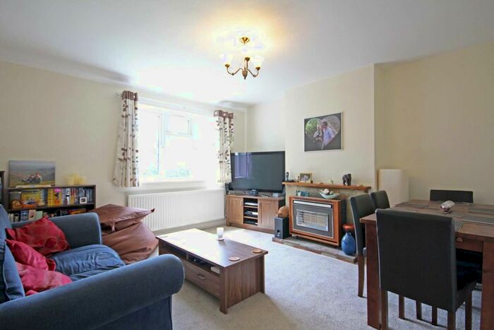 2 Bedroom Flat To Rent In Talma Gardens, Twickenham, TW2