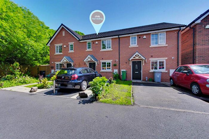 3 Bedroom Town House For Sale In Shaw Close, Congleton, CW12