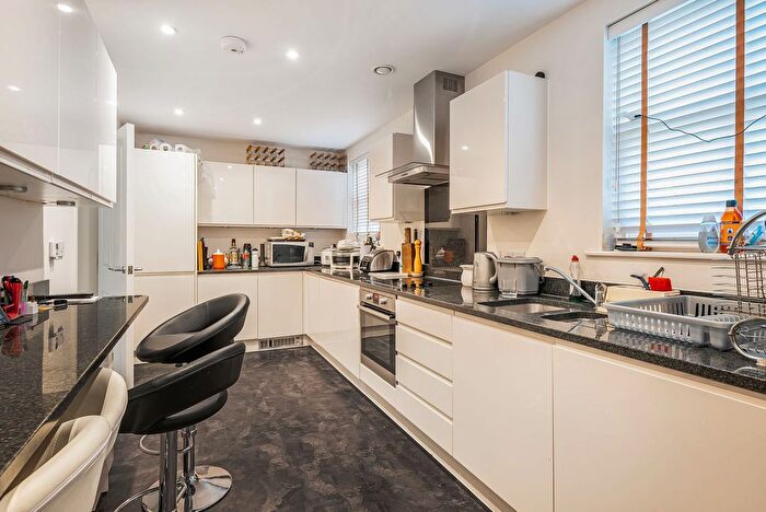 2 Bedroom Link Detached House For Sale In Parkview Way, Epsom, KT19