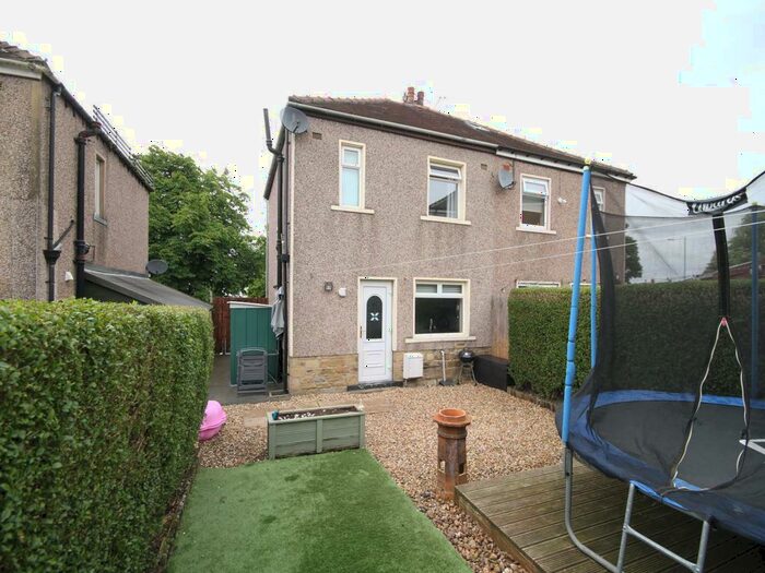 2 Bedroom Semi-Detached House For Sale In Leeds Road, Shipley, BD18