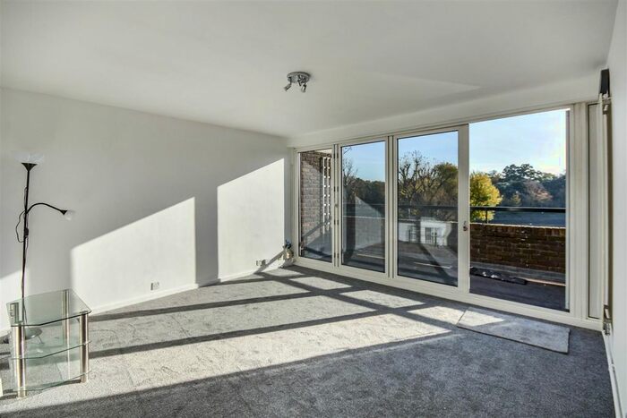 2 Bedroom Flat To Rent In Justin Close, Brentford, TW8