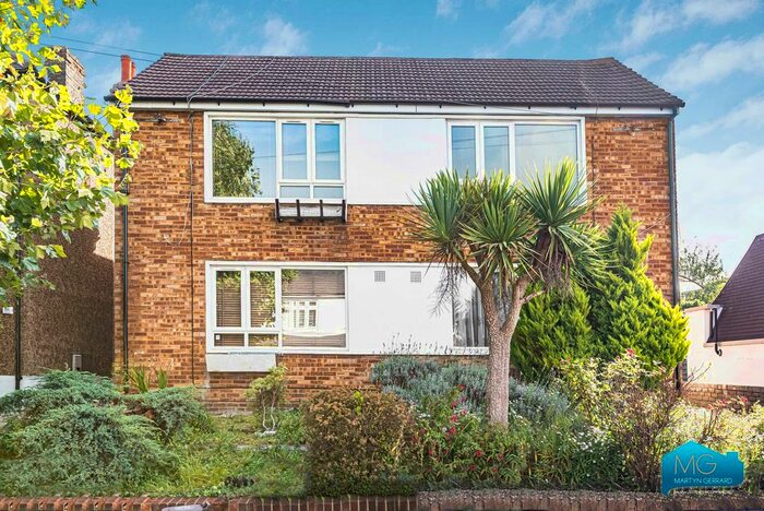 2 Bedroom Maisonette To Rent In Birkbeck Road, Mill Hill, London, NW7