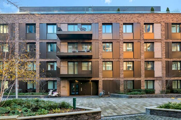 2 Bedroom Flat To Rent In Moulding Lane, London, SE14