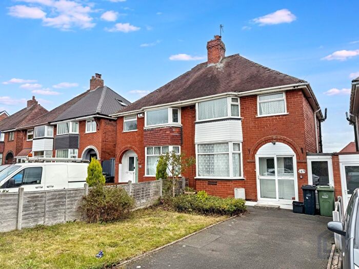 3 Bedroom Semi-Detached House For Sale In Kent Road, Halesowen, B62