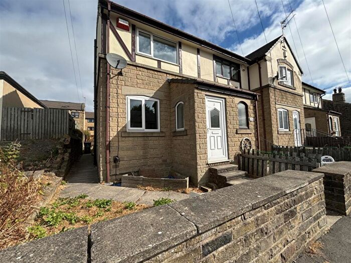 3 Bedroom End Of Terrace House To Rent In Chapel Street, BD2