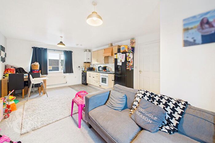 2 Bedroom Flat For Sale In Magnolia Way, Queens Hill, Norwich, NR8