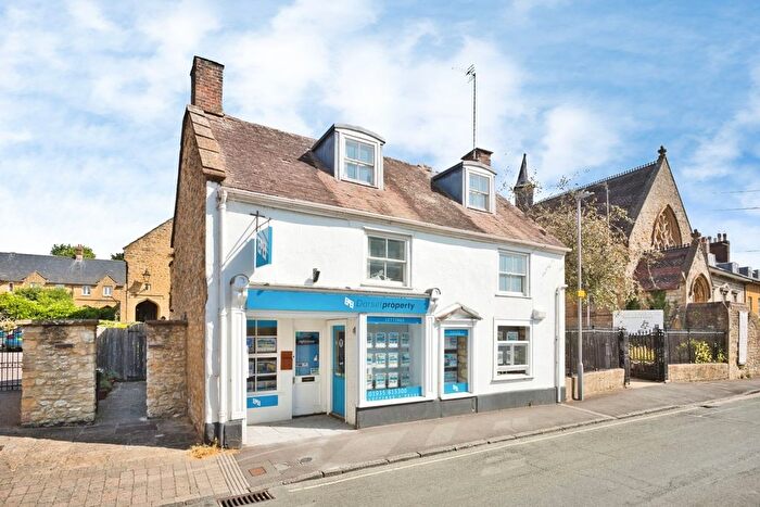 2 Bedroom Flat For Sale In Long Street, Sherborne, Dorset, DT9