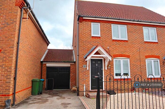 2 Bedroom Semi-Detached House To Rent In Sandhill Way, Aylesbury, HP19