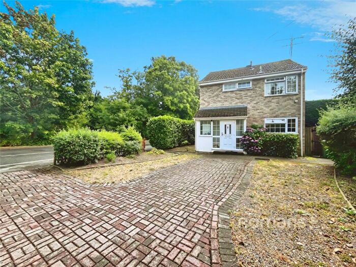 3 Bedroom Detached House To Rent In Woburn Avenue, Farnborough, GU14