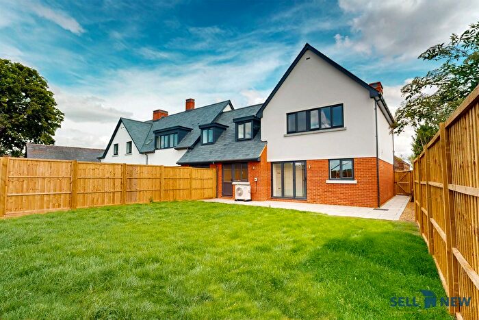 3 Bedroom End Terrace House For Sale In Luton Road, Hitchin, SG5