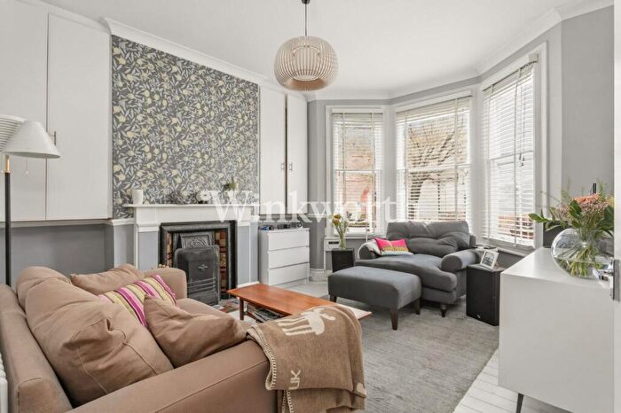 1 Bedroom Apartment For Sale In Rutland Gardens, London, N4