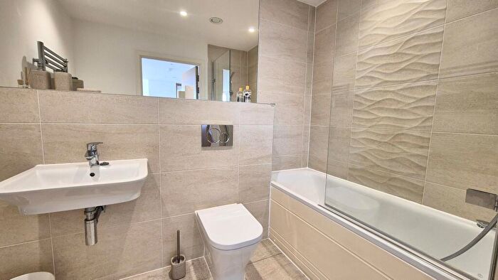 1 Bedroom Flat To Rent In The Crescent, Hannover Quay, BS1