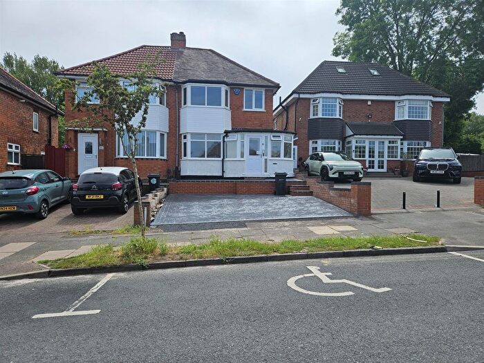 3 Bedroom Semi Detached House To Rent In Booths Farm Road, Birmingham, B42