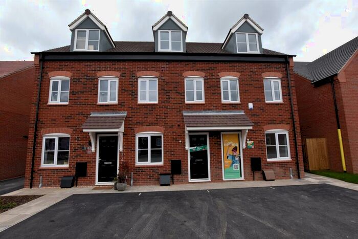 3 Bedroom Town House To Rent In Porchester Way, Boulton Moor, Derby, DE24
