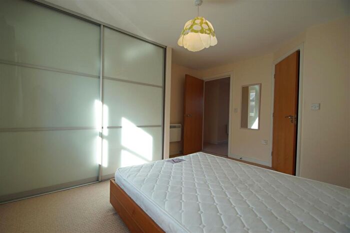 2 Bedroom Apartment To Rent In Montgomery Avenue, LS16