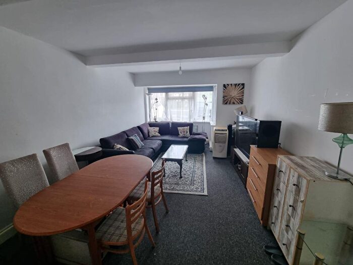 Studio To Rent In Coniston Way, Hornchurch, RM12