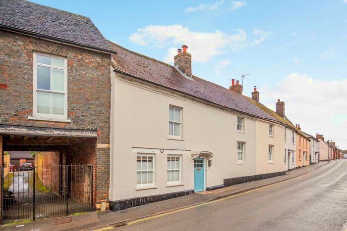4 Bedroom House To Rent In George Street Kingsclere, RG20