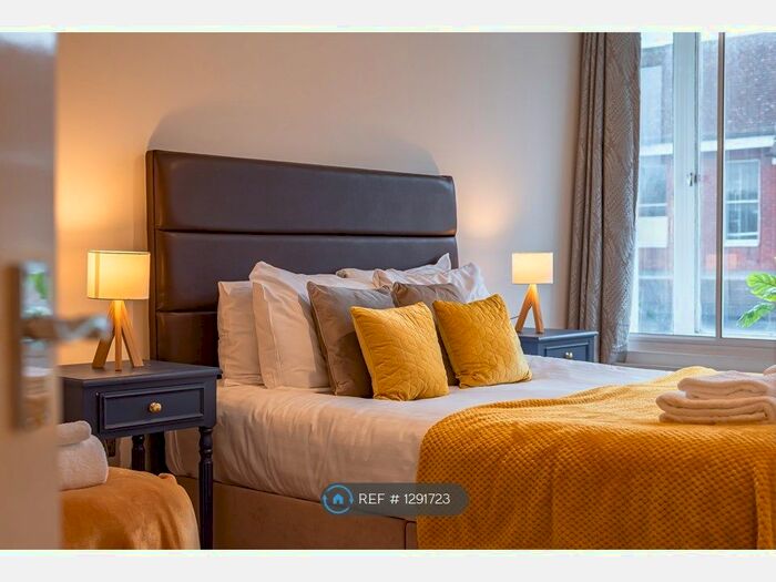 2 Bedroom Flat To Rent In Market Place, Newbury, RG14