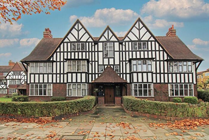 3 Bedroom Flat To Rent In Monks Drive, London, W3