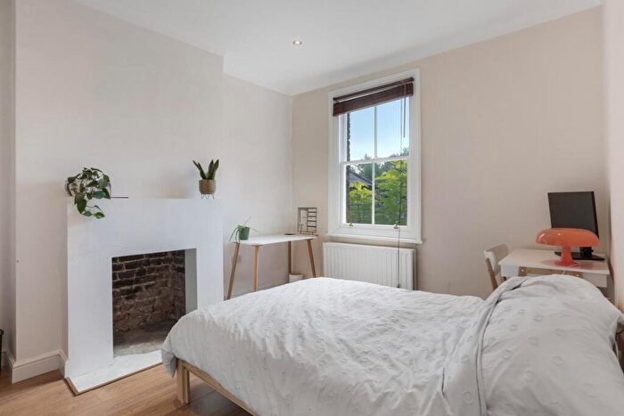 3 Bedroom Apartment To Rent In Tritton Road, London, SE21