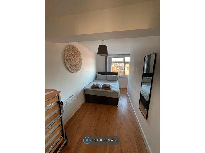 1 Bedroom Flat To Rent In Roundhay Road, Leeds, LS8