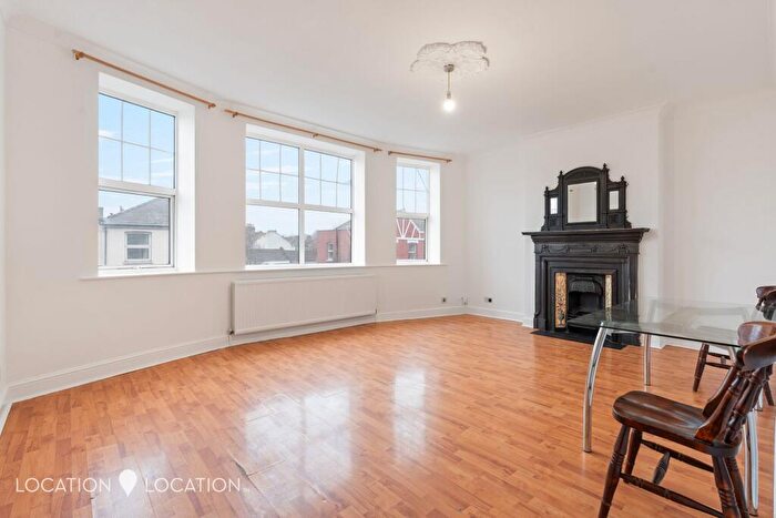 3 Bedroom Flat To Rent In Green Lanes, London, N4