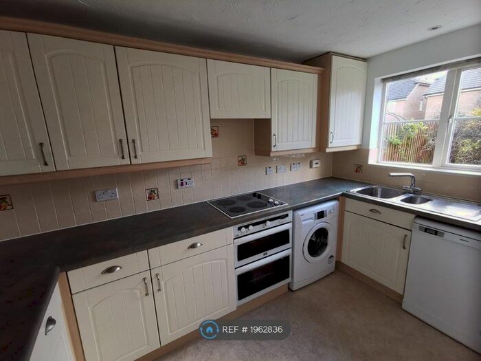 3 Bedroom End Of Terrace House To Rent In Sparkford Gardens, London, N11