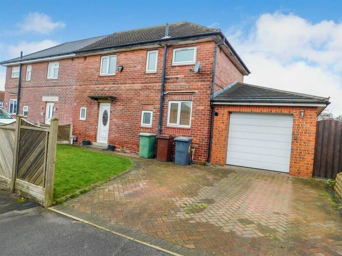 3 Bedroom Semi-Detached House To Rent In Bradburn Road, Robin Hood, Wakefield, WF3