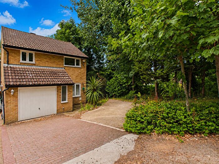 3 Bedroom Detached House To Rent In , Chatsworth Avenue, Northampton, NN3