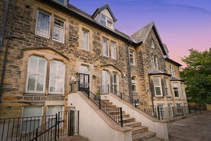 2 Bedroom Apartment For Sale In Browgate, Baildon, Shipley, BD17
