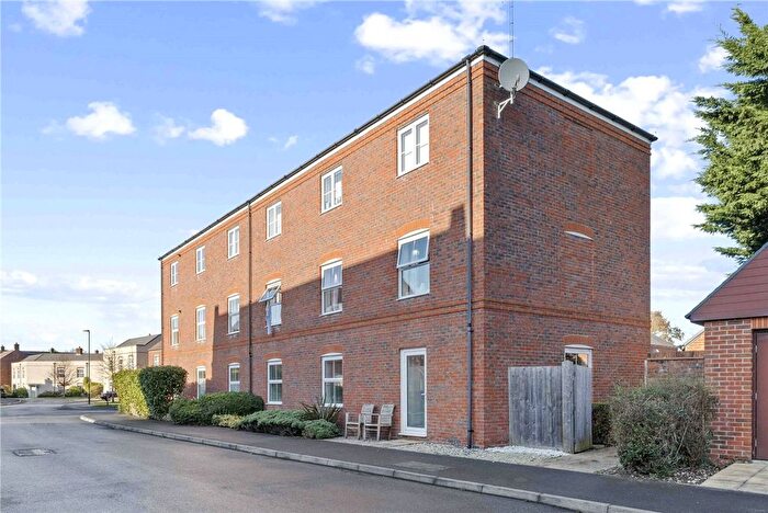 2 Bedroom Flat For Sale In The Halt, Hambrook, PO18