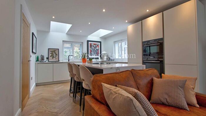 1 Bedroom Detached House For Sale In Fashoda Road, Bromley, BR2