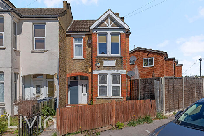 2 Bedroom Maisonette For Sale In Luna Road, Thornton Heath, CR7