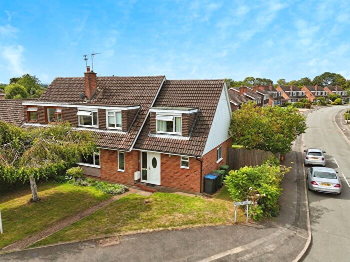 4 Bedroom Semi-detached House For Sale In Willow Drive, Wellesbourne, Warwick, CV35