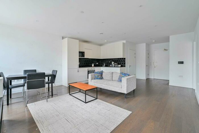 1 Bedroom Flat To Rent In Walworth Road, Elephant And Castle, London, SE17