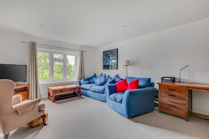 2 Bedroom Flat To Rent In Upper Richmond Road, West Putney, SW15