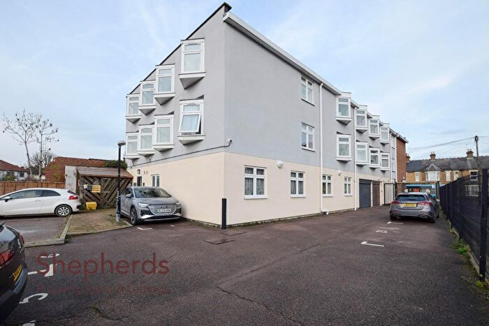 1 Bedroom Flat For Sale In Turners Hill, Cheshunt, EN8