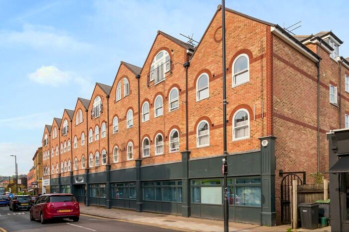 2 Bedroom Flat To Rent In Park Road, London, N8