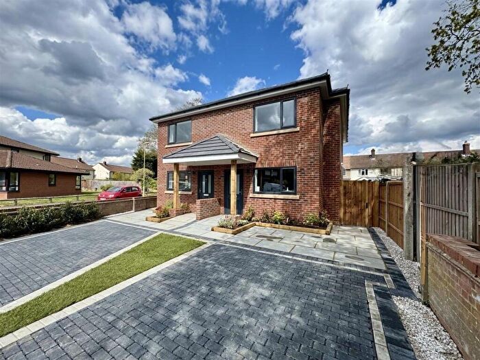 2 Bedroom Semi Detached House To Rent In Ashridge, Farnborough, GU14