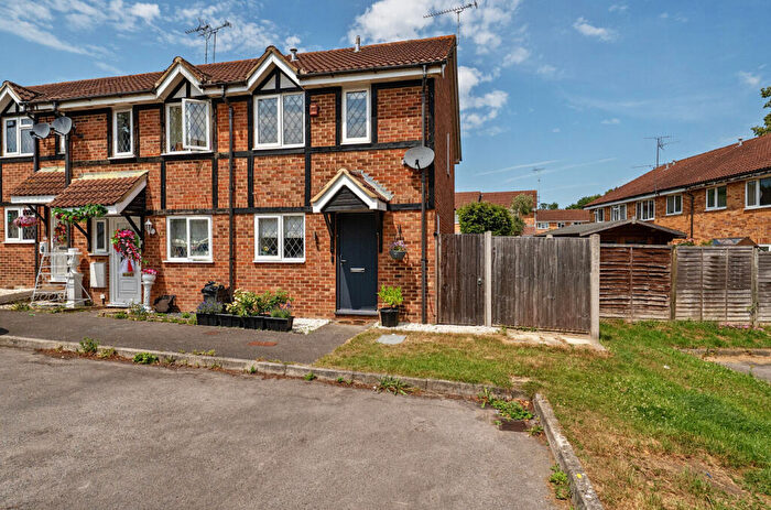 3 Bedroom Terraced House For Sale In Radcliffe Way, Bracknell, Berkshire, RG42